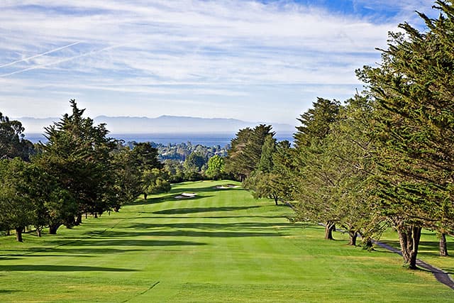 Deep MacKenzie-style bunkers with steep faces — visually intimidating, strategically exact.